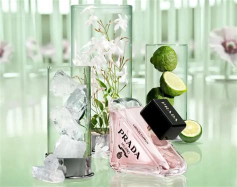 ESScent Of The Week: How Prada Paradoxe Virtual Flower.